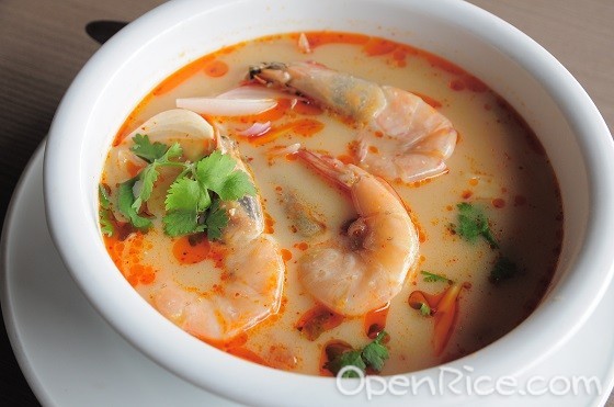 Krathong Thai Restaurant, Thai cuisine, Sri Petaling, Cheras, Glass City, Hot and Sour Soup with Shrimp, Tom Yum Goong