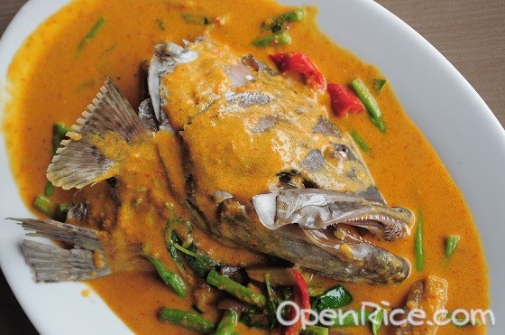 Krathong Thai Restaurant, Thai cuisine, Sri Petaling, Cheras, Glass City, Thai Fish Head Curry