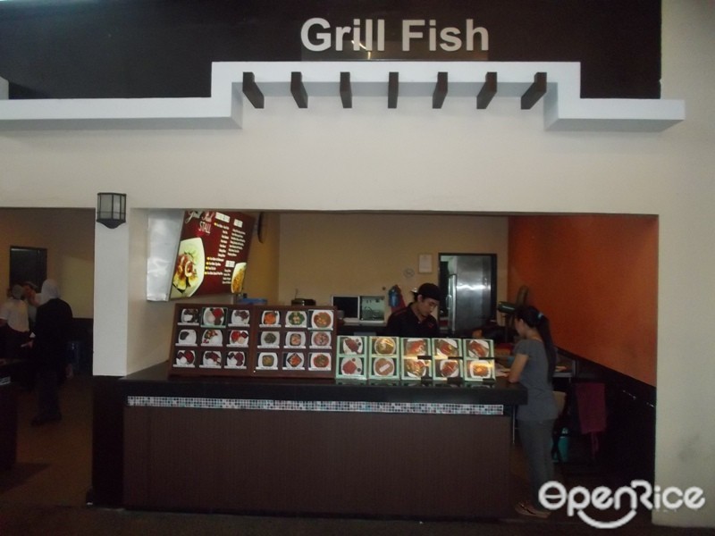 Grill fish harbour city