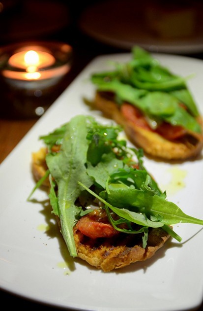 Bruschetta with Rocket Salad and Artichoke
