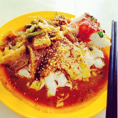 chee cheong fun with curry pork skin n salted kui