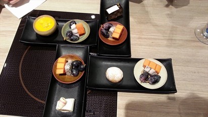 附送甜點 complementary dessert